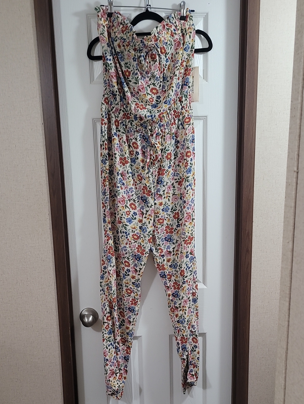 BlueVelvet Cream Floral Print Jumpsuit with Multicolor Blooms